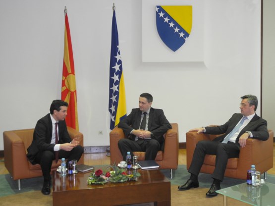 Zamjenici predsjedatelja Zastupničkog i Doma naroda Parlamentarne skupštine BiH dr. Denis Bećirović i mr. Ognjen Tadić razgovarali sa ministrom vanjskih poslova Makedonije